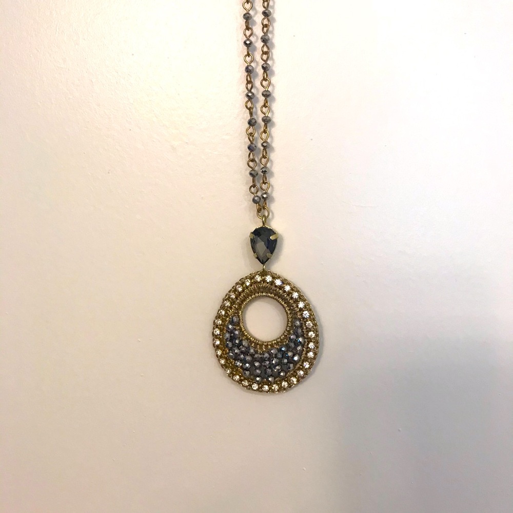 Women’s costume necklace with 18 in chain
